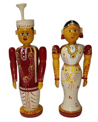 Wooden Indian Couple Bobblehead Dolls in Traditional Wedding Attire Wooden Indian Couple Bobblehead Dolls in Traditional Wedding Attire