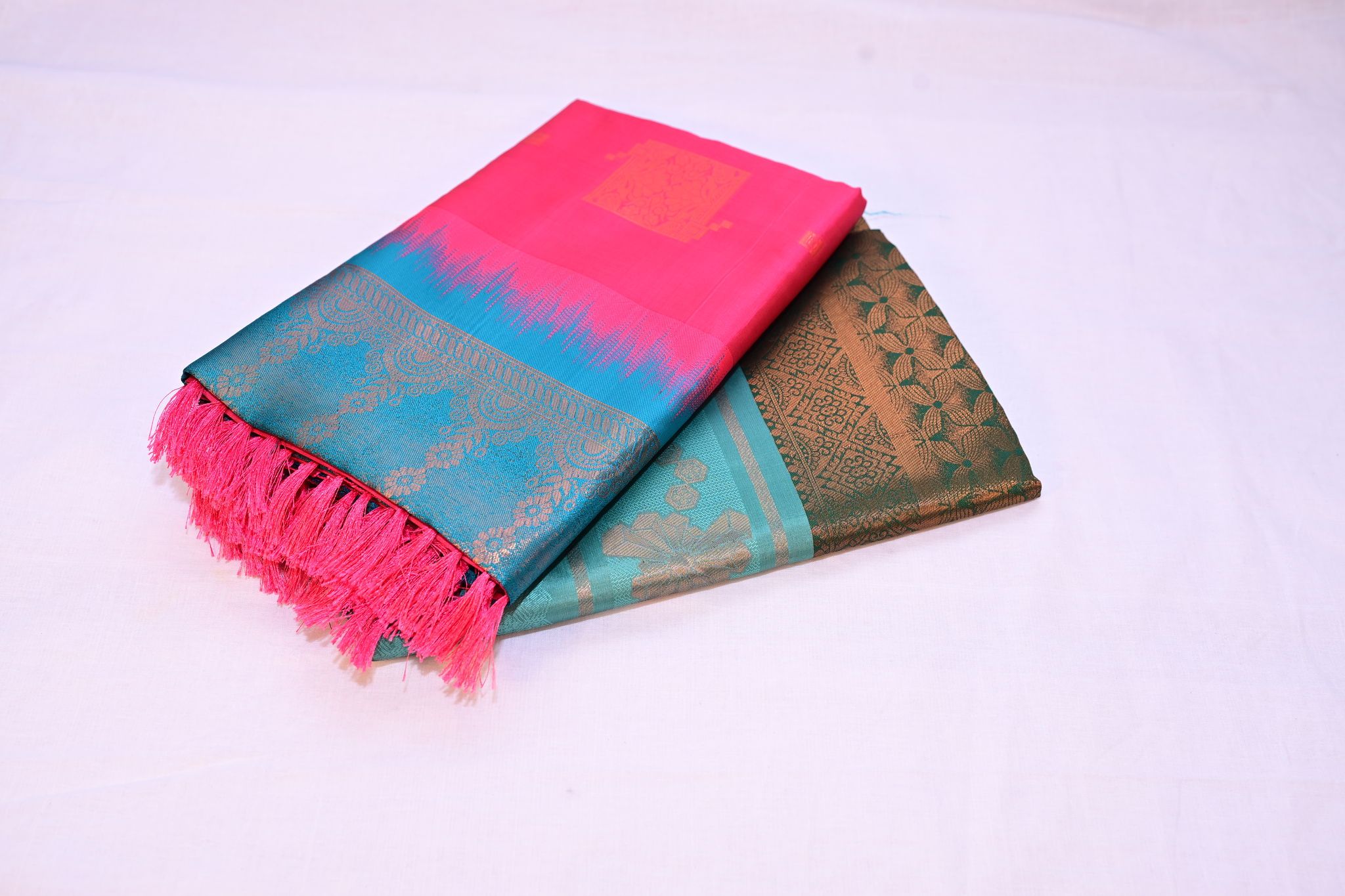 Pure Handloom Patola Silk Saree With Blouse Piece,
