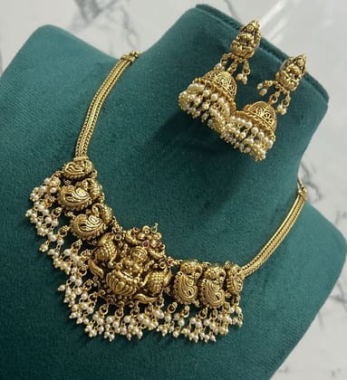 Gold-plated antique finish temple necklace set with pearls