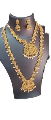 Jewellery set with Lakshmi pendant Jewellery set with Lakshmi pendant