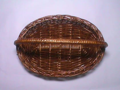 WICKER PICNIC BASKET WITH LID AND HANDLES WICKER PICNIC BASKET WITH LID AND HANDLES