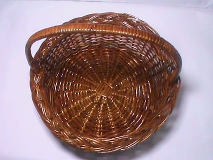 Wicker Picnic Basket with Lid and Carrying Handle MEDIUM Wicker Picnic Basket with Lid and Carrying Handle MEDIUM