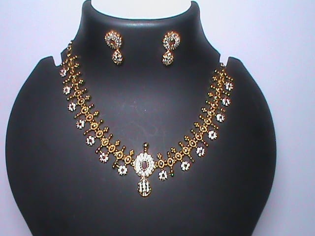 "Stunning Gold-Plated Necklace Set with White Stones"