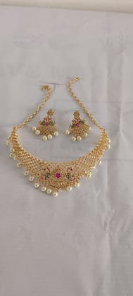 "Stunning Gold-Plated Kundan and Pearl Choker Necklace Set with Earrings"