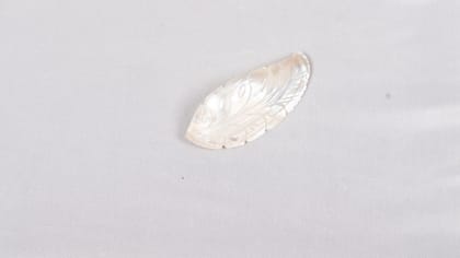 SEA SHELL Vintage Carved Mother of Pearl Shell Leaf Pin Brooch