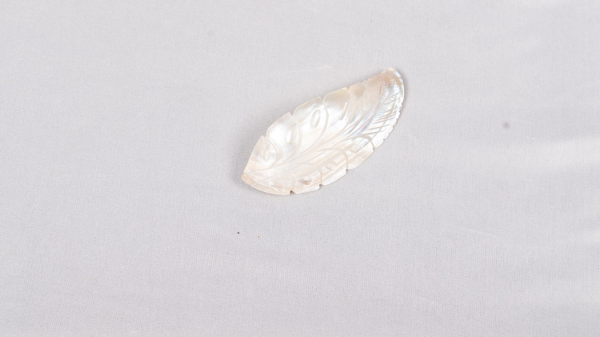 SEA SHELL Vintage Carved Mother of Pearl Shell Leaf Pin Brooch