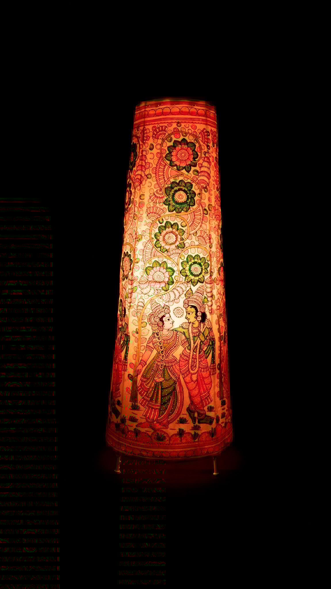 "Exquisite Hand-Painted Paper Maché Table Lamp with Traditional Indian Motif"