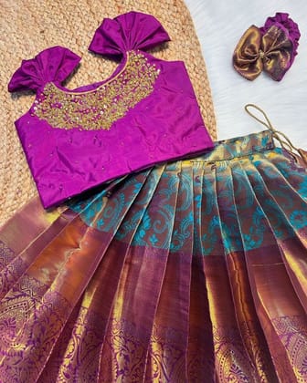 SRI DURGA EMBROIDING - Girls 5 to 10 years Traditional Indian Lehenga Choli with Dupatta and Hair Accessory SRI DURGA EMBROIDING - Girls 5 to 10 years Traditional Indian Lehenga Choli with Dupatta and Hair Accessory