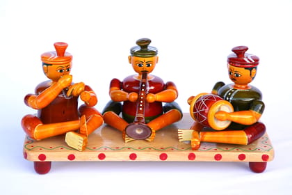 Lepakshi Handicrafts Wooden Etikoppaka 3 Dolls Sannai Set Lepakshi Handicrafts Wooden Etikoppaka 3 Dolls Sannai Set