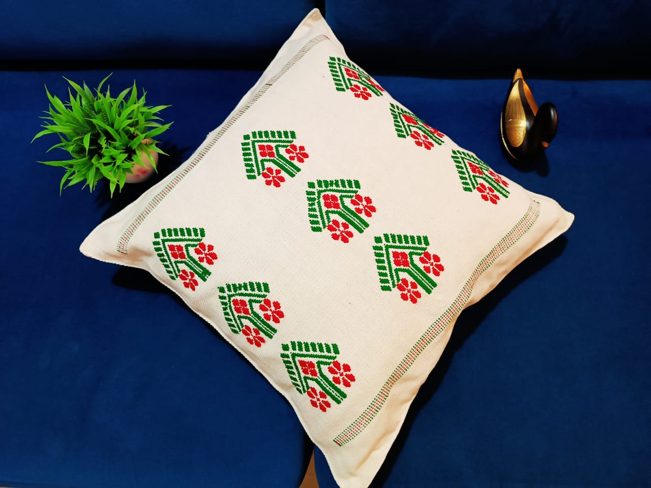 Luxury Hand Embroidered Decorative Throw Pillow Cover With Insert