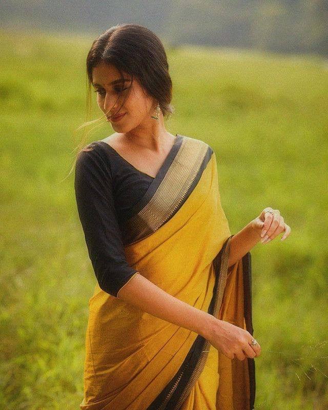 Zari Work Silk Saree With Blouse Piece