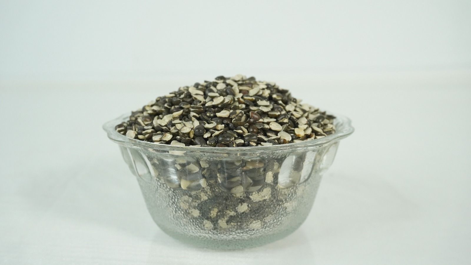 Premium Urad Dal Made from Carefully Selected Split Black Gram for Traditional Indian Recipes 250 g