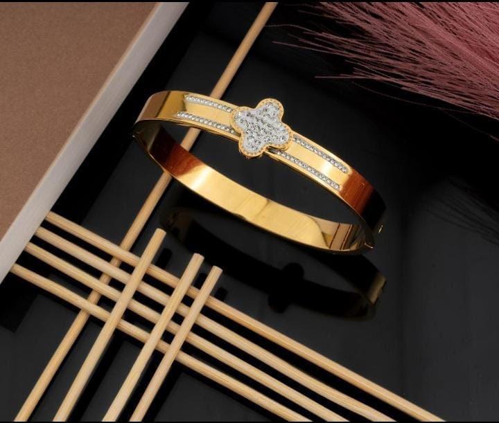 Elegant Adjustable Gold Heart Bracelet – Women’s Jewelry