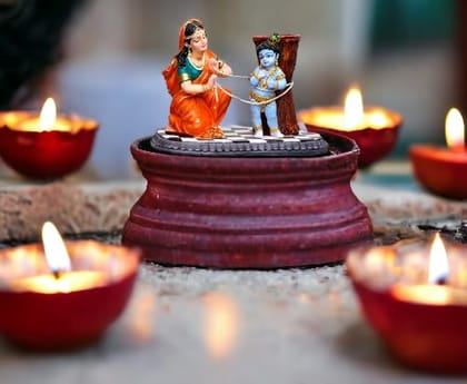 Damodar Leela Maa Yashoda Binding Krishna Idol Five Point Five Inches Multicolour Resin Showpiece for Temple and Decor