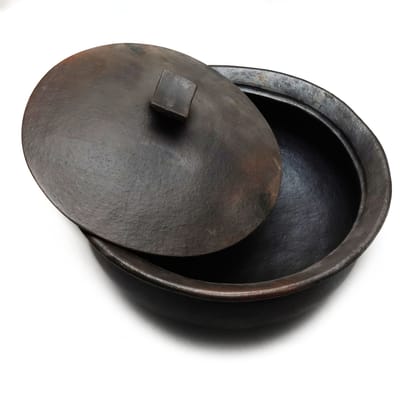 Longpi Black Stone Pottery Traditional Fish Curry Pot Medium (1SPTUTIKA00163) Longpi Black Stone Pottery Traditional Fish Curry Pot Medium (1SPTUTIKA00163)