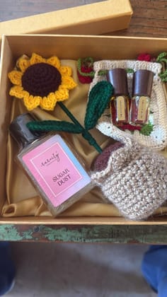 Rareity Handmade Gift Box with Sugar Dust | Oud Gulab, Karachi Beta | Crochet Flower & Crochet Pouch