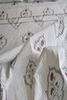 Moroccan Dreams: Cozy Quilted Bedcover Moroccan Dreams: Cozy Quilted Bedcover