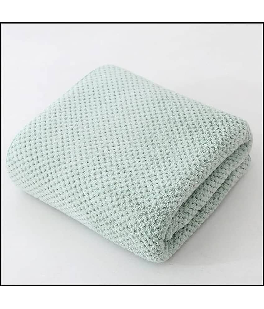 BLUE HOME AND KITCHEN Pack of 1 Microfibre Below 300 -GSM Bath Towel ( Light Grey )