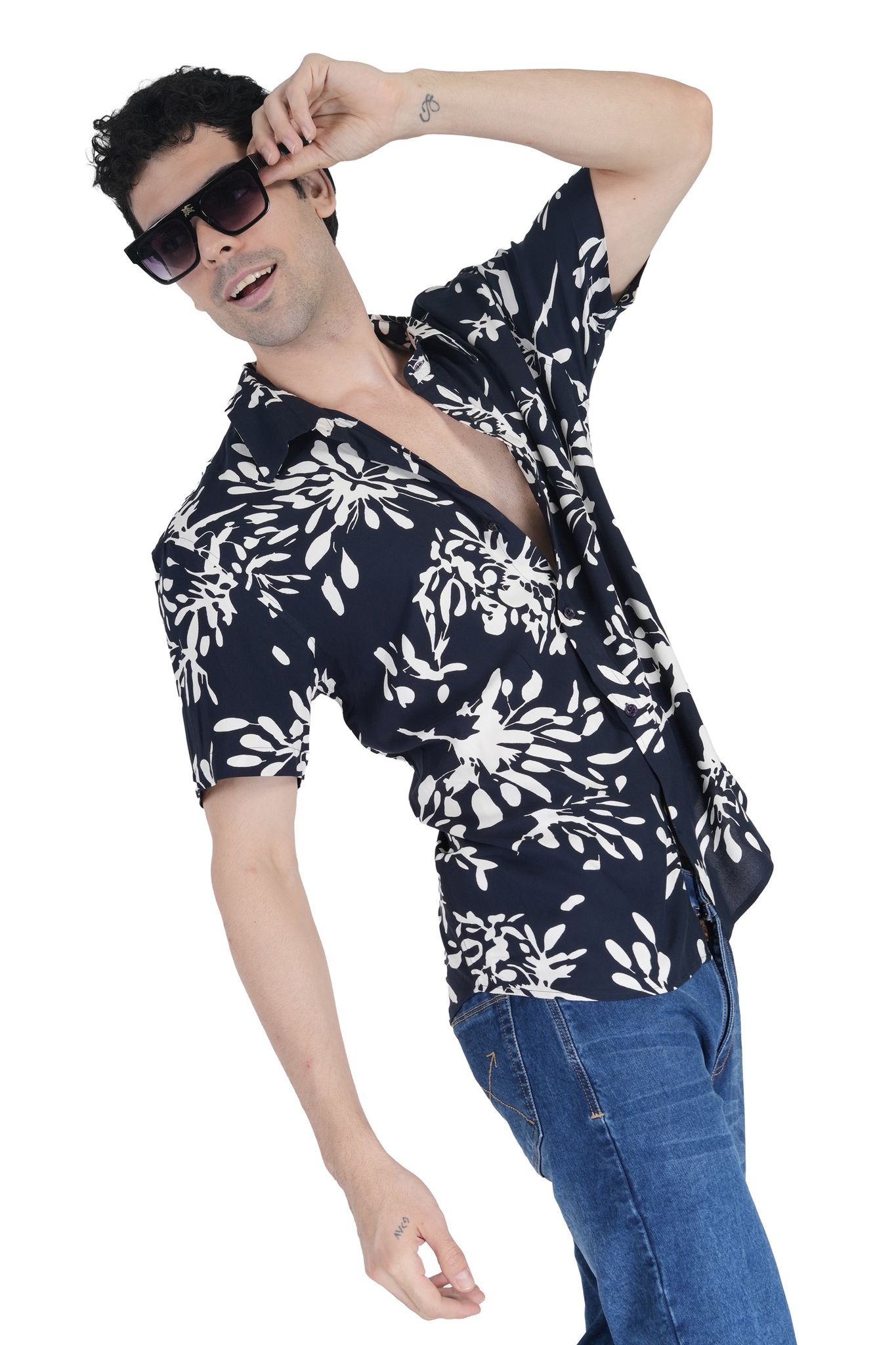 Men's Black Standard Floral Printed Spread Collar Casual Shirt