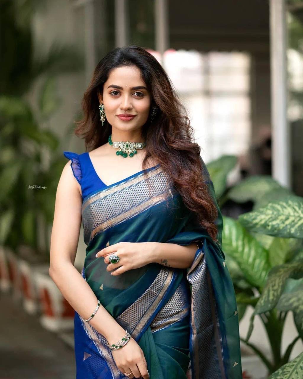 Zari Work Silk Saree With Blouse Piece