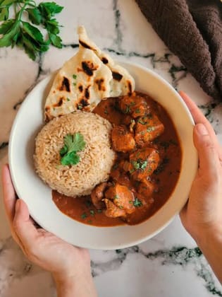 Chicken Curry with Rice and Naan - 430 gm - Single serving meal combo