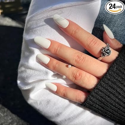 Elegant White Artificial Nails for Women Elegant White Artificial Nails for Women