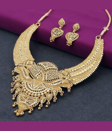 Sukkhi Alloy Golden Traditional Necklaces Set Choker