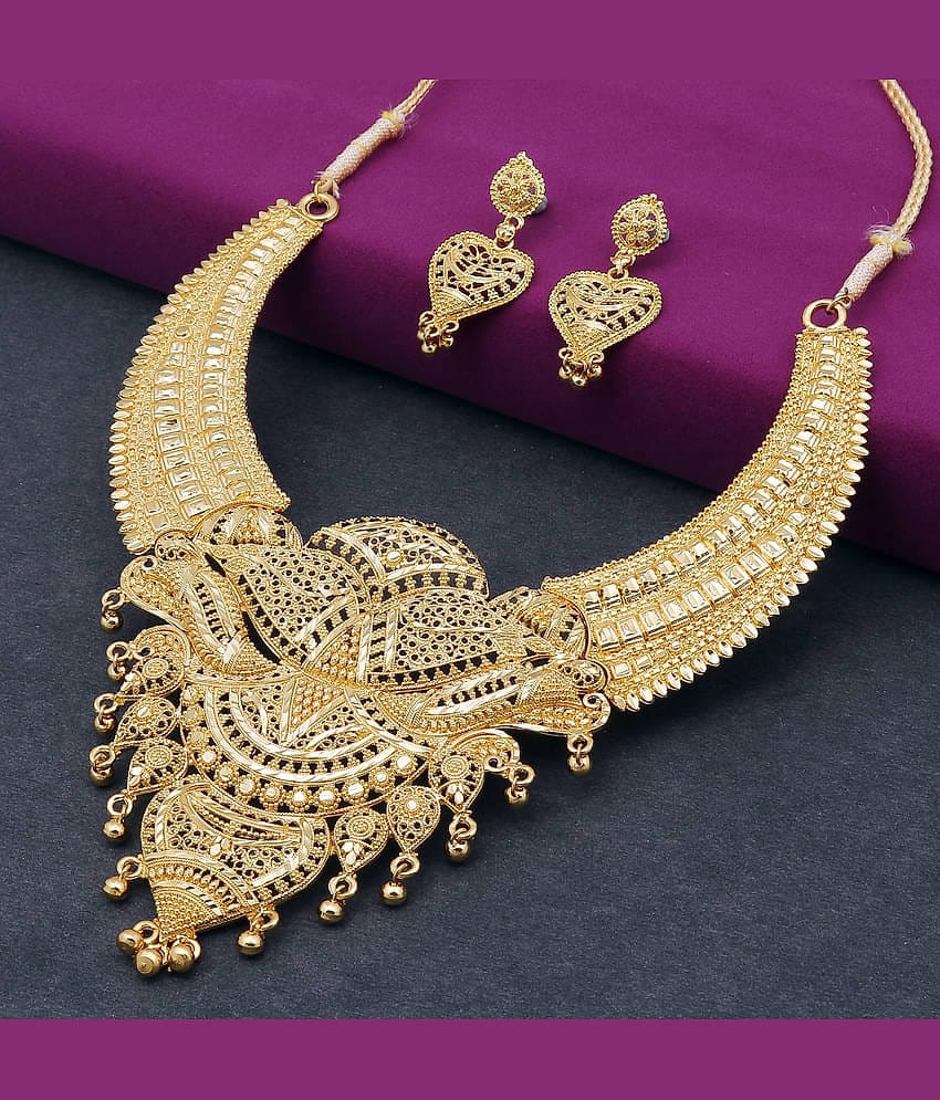 Sukkhi Alloy Golden Traditional Necklaces Set Choker