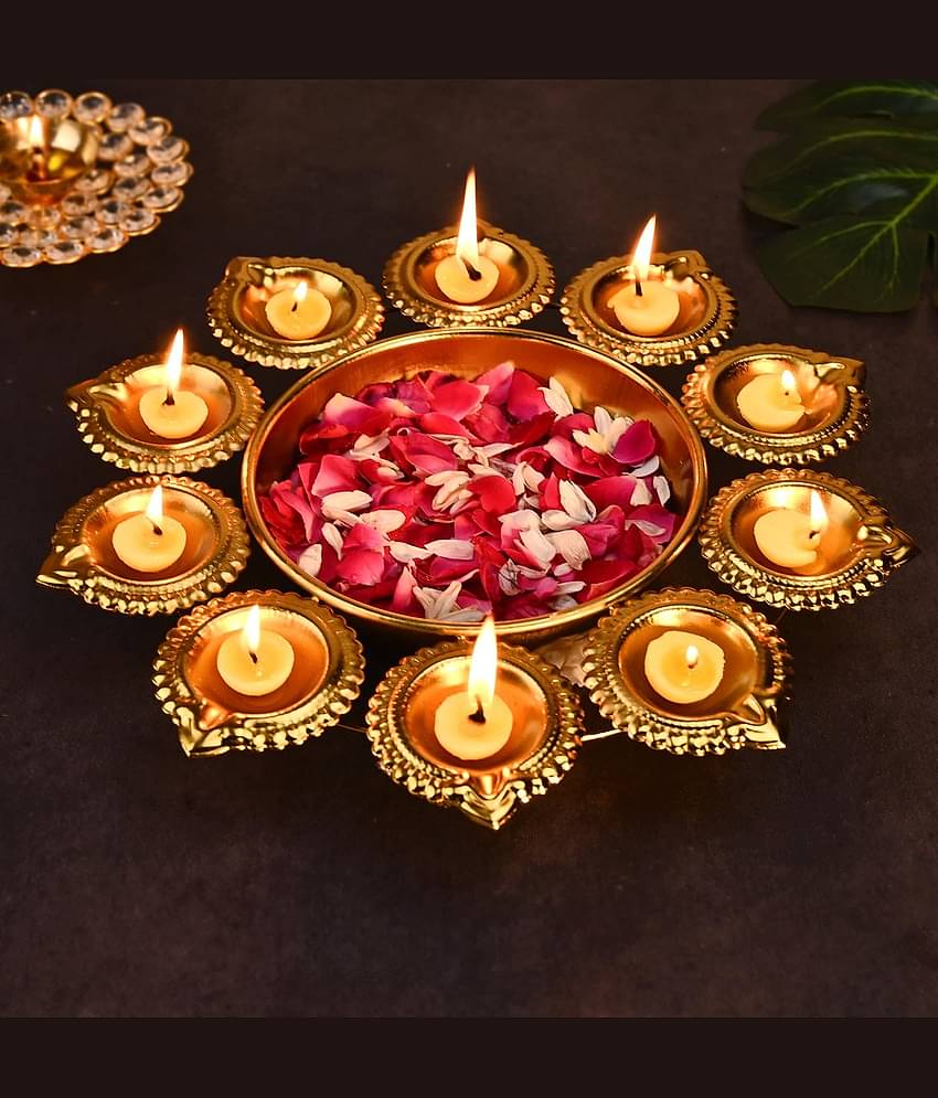 METAL MESTERY Gold Floor Iron Tea Light Holder - Pack of 1