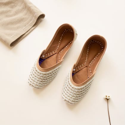 White color Patiala Punjabi Jutti