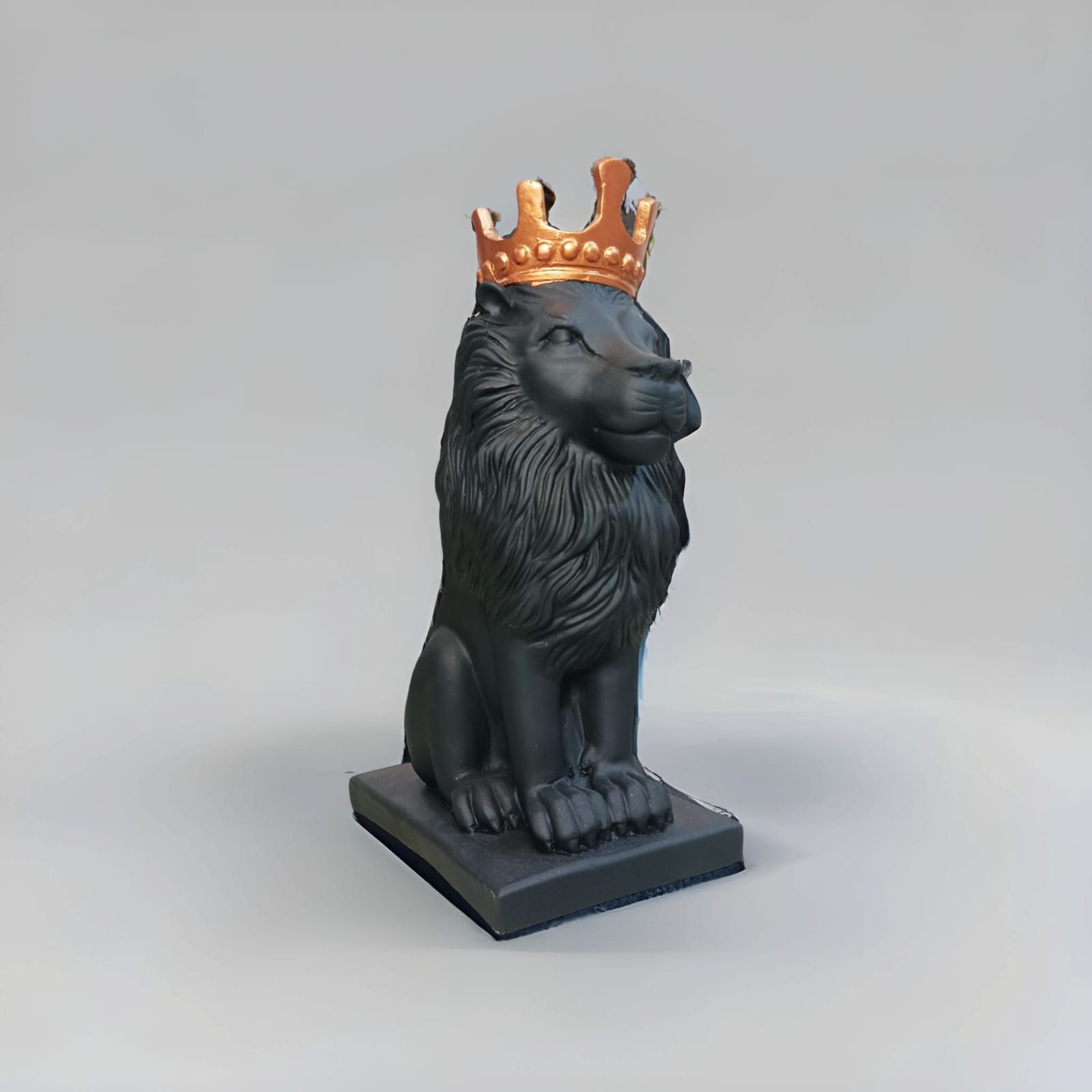 Crown Lion Balck