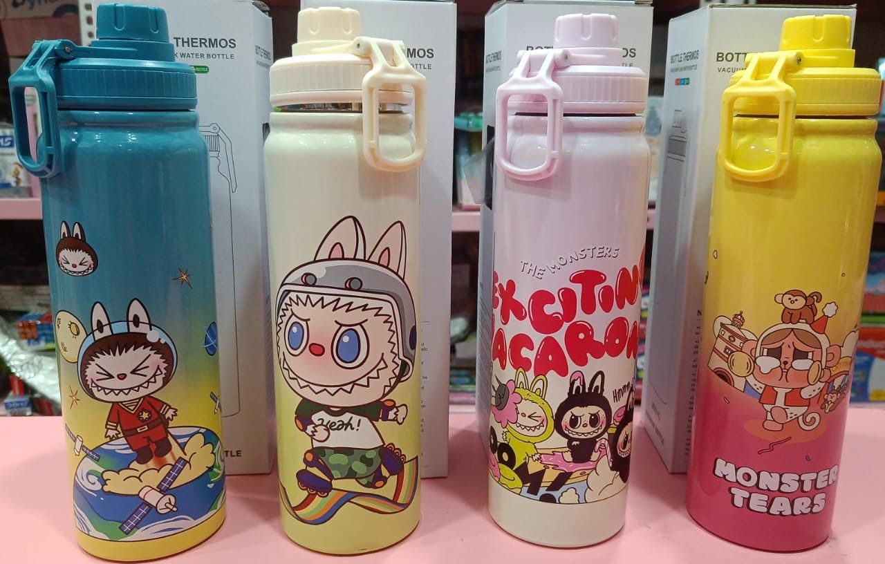 Esmi- *Labubu Bottle* 900 ml ( albescent white )