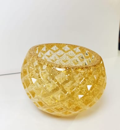 Tealight candle holder