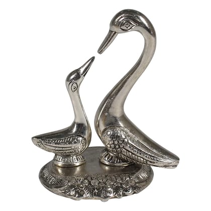 DreamKraft White Metal with Silver Polish Swan Set Statue, Duck Kissing Pair (Size: 12cm X 22cm - Silver) DreamKraft White Metal with Silver Polish Swan Set Statue, Duck Kissing Pair (Size: 12cm X 22cm - Silver)
