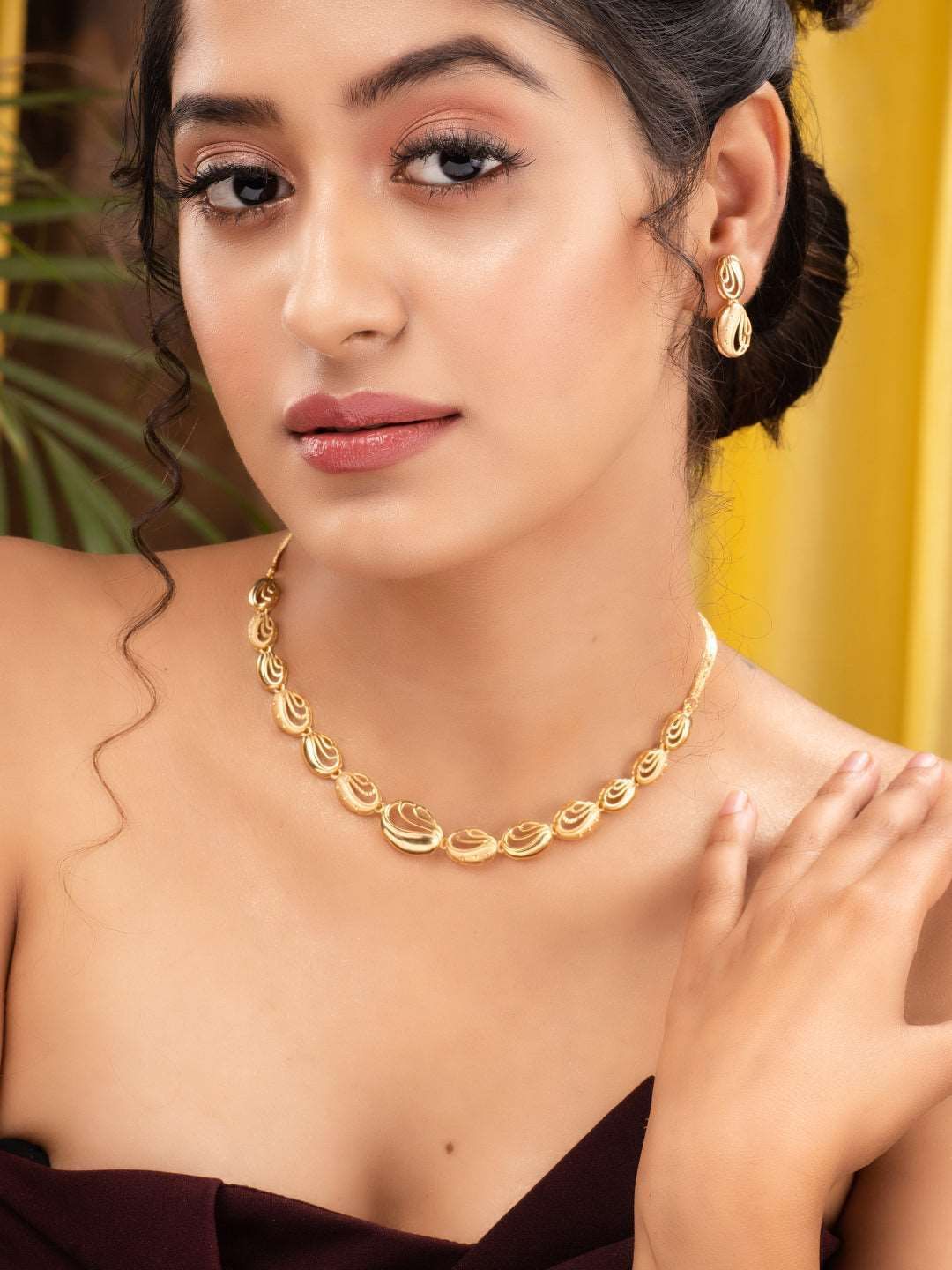 Gold Plated AD Studded Oval shaped Handcrafted Necklace Jewellery Set