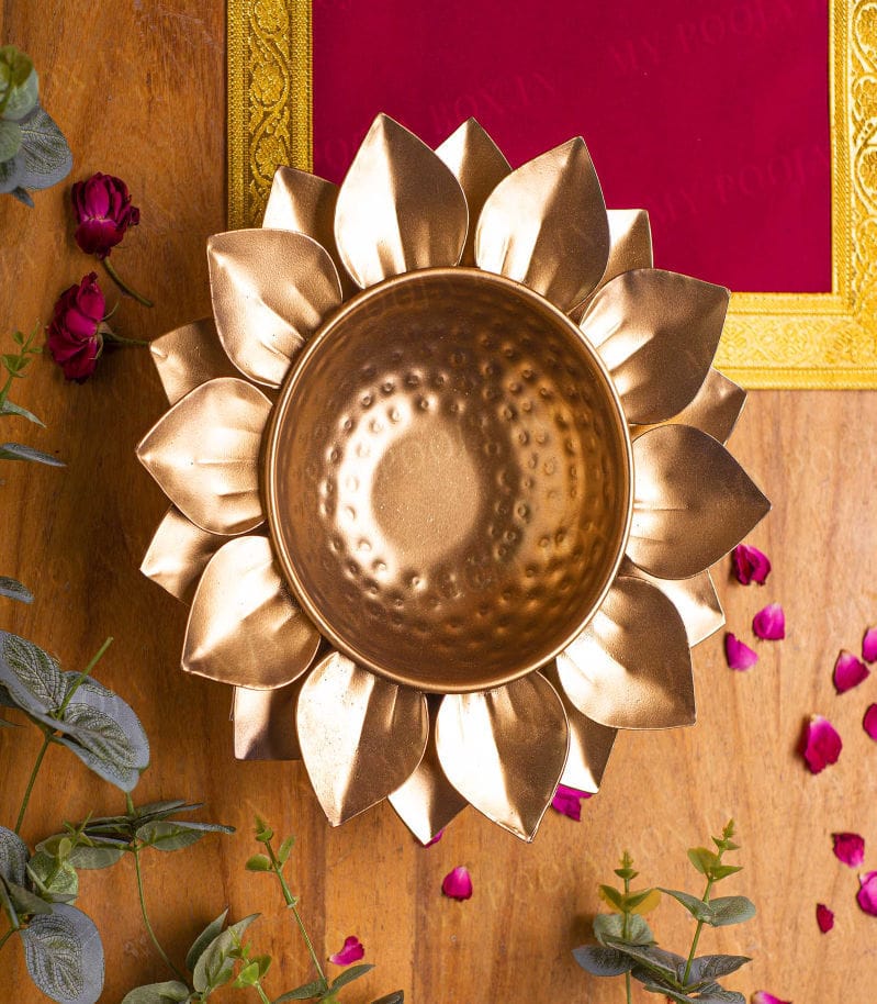 Kamal Leaf Urli