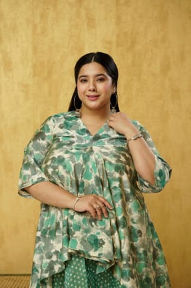 Elegant Green Indo-western Set for plus size women Elegant Green Indo-western Set for plus size women