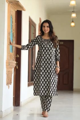 Black Cotton Premium And Elegant Kurti With Pant For Women.