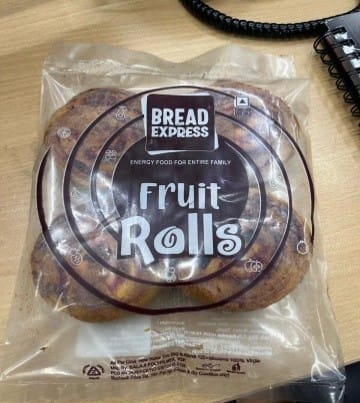 Bread Express Fruit Roll – Fruity Snack Roll (270g) Bread Express Fruit Roll – Fruity Snack Roll (270g)