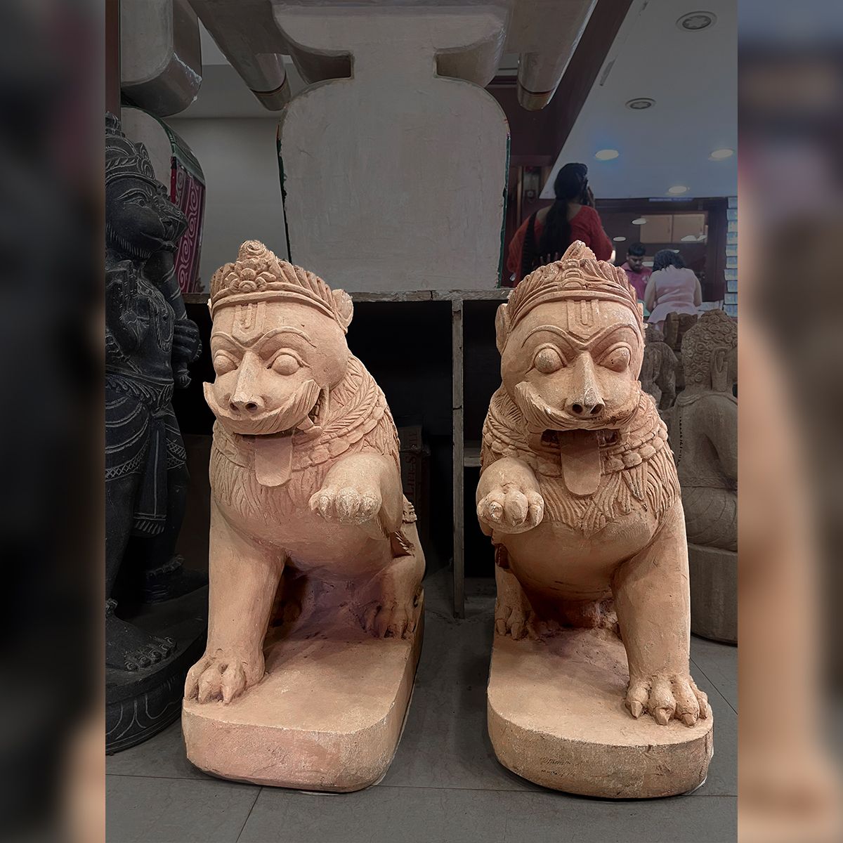 Lion Sand stone Statue