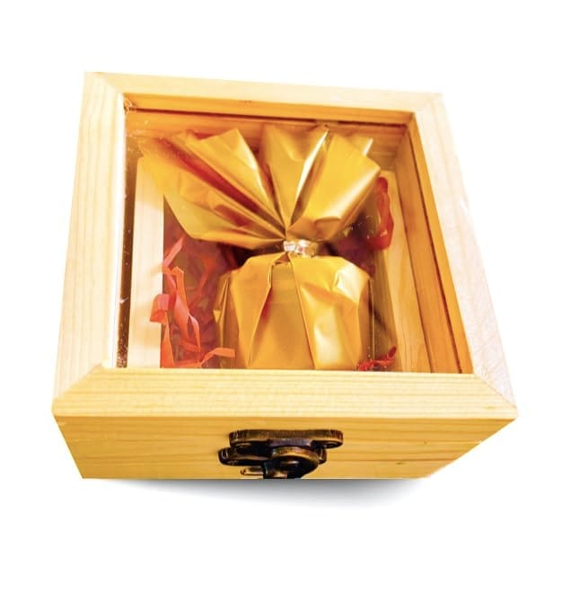 Kusha Wooden Saffron Gift Box � 1g Pure Kashmiri Saffron Threads | Premium Grade A+ Kesar in Handcrafted Wooden Box | Natural, Aromatic & Elegant Gift for Cooking, Milk, Tea & Wellness