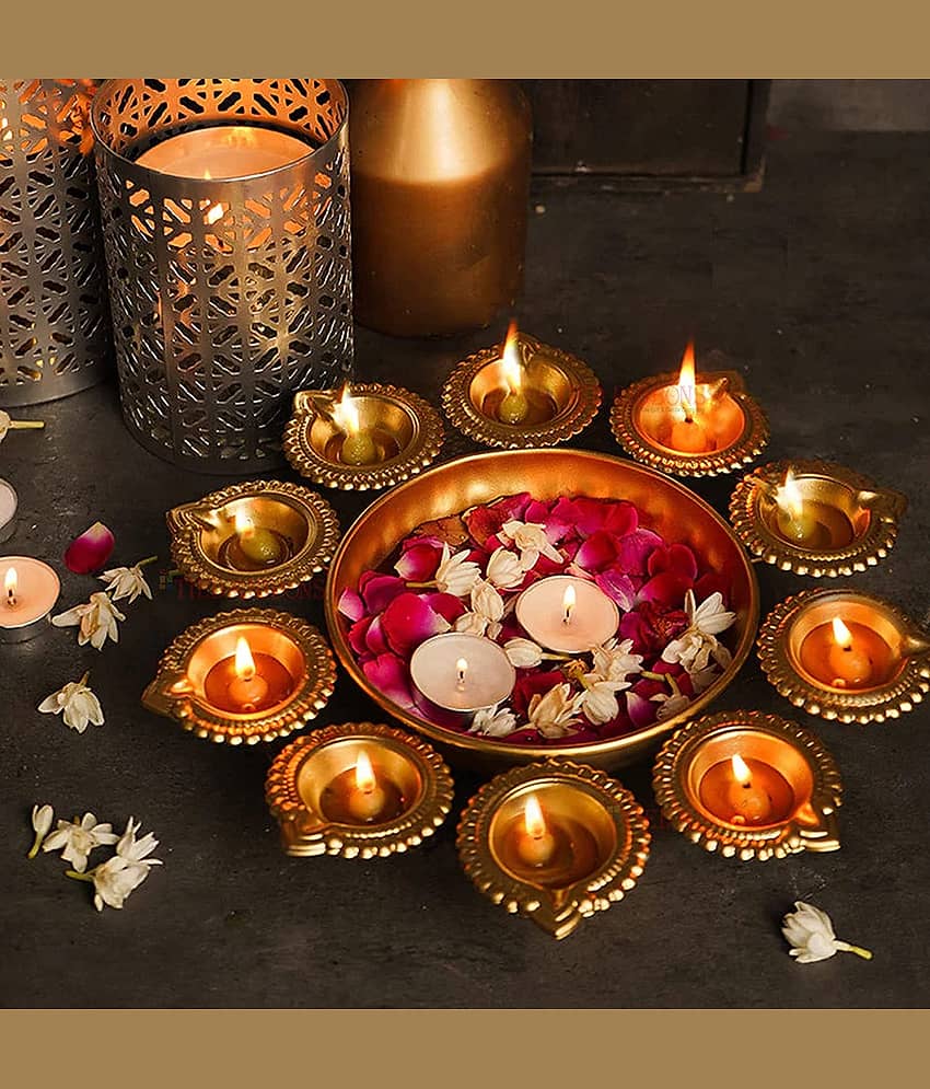 METAL MESTERY Gold Floor Iron Tea Light Holder - Pack of 1