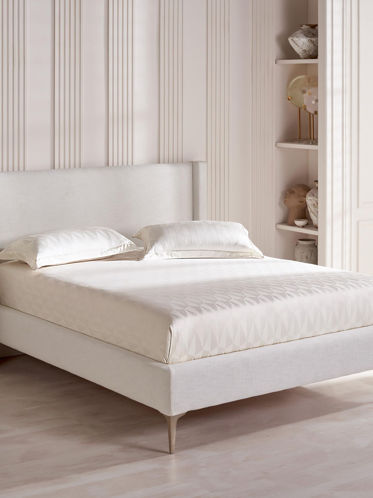 DDECOR - Jacquard Collection 100% Cotton Contemporary Pattern 300TC Super King |274 CM X 274 CM| White