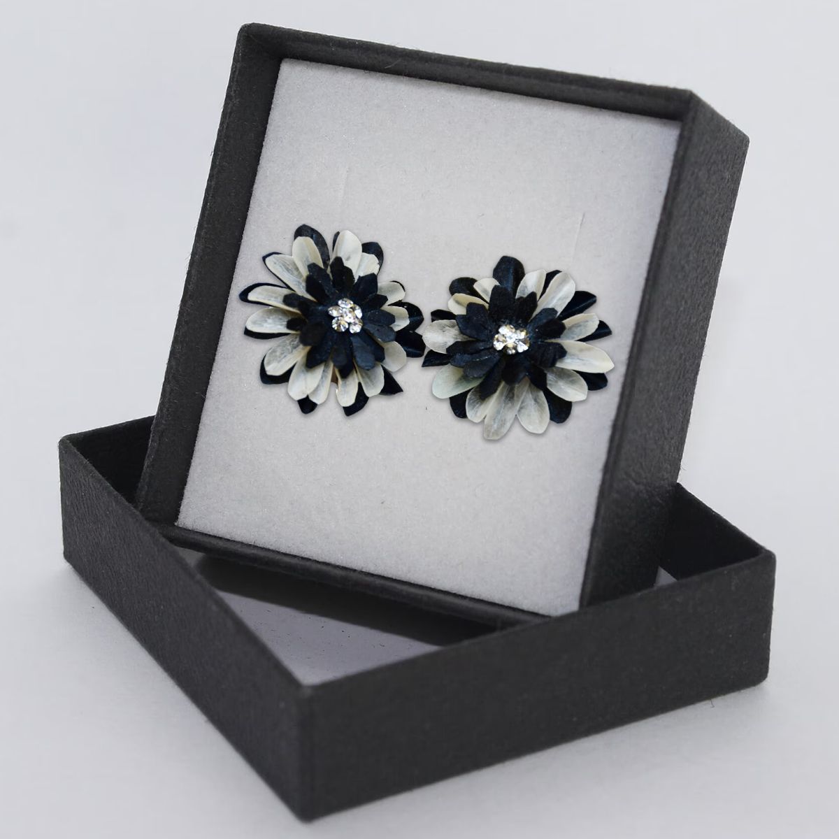 Kadamful Ear Ring-Gold-Onesize