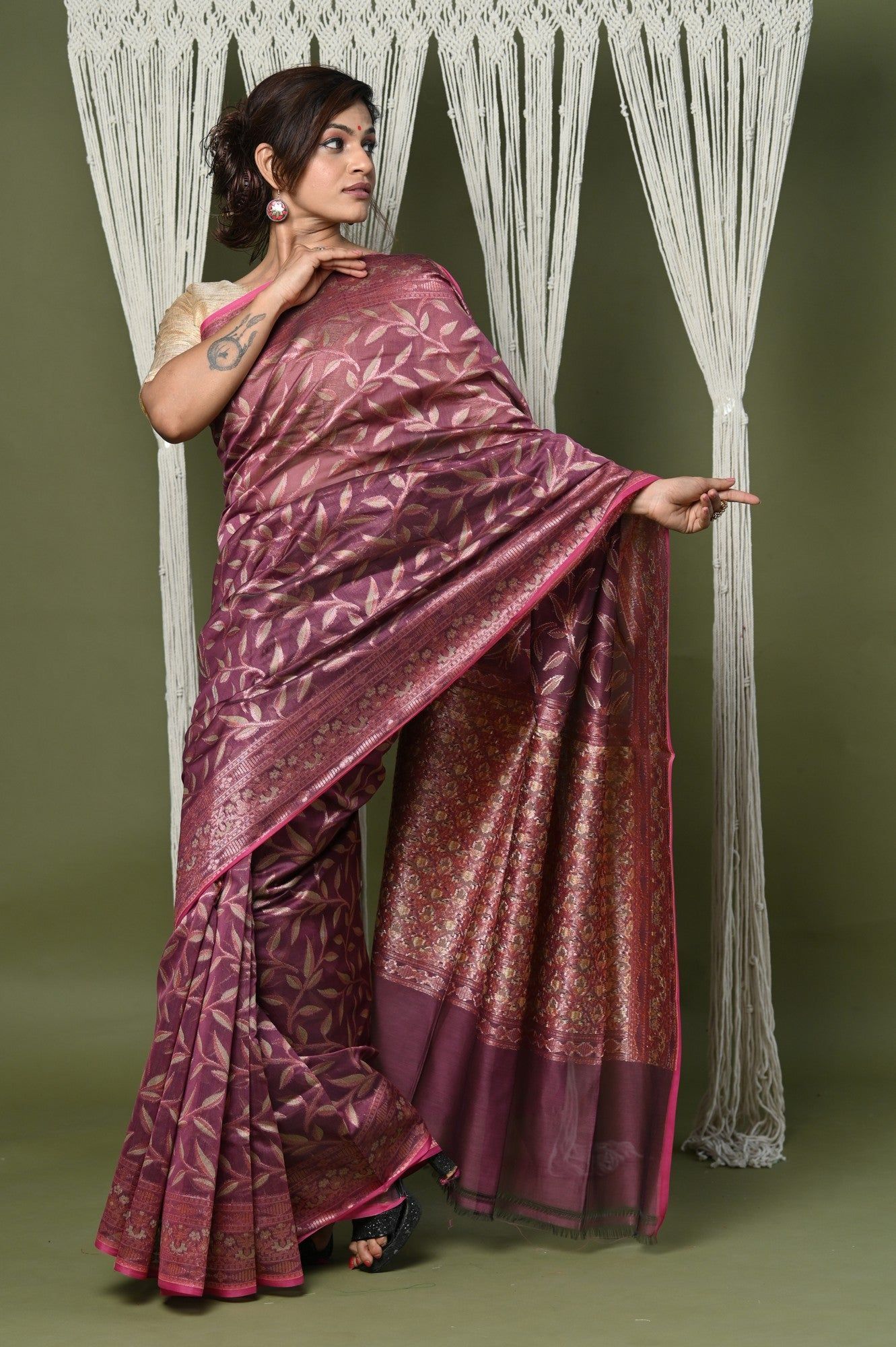 Exclusive High Quality Handloom Banarasi Cotton Saree with Beautiful Abstract Print ~ Maroon