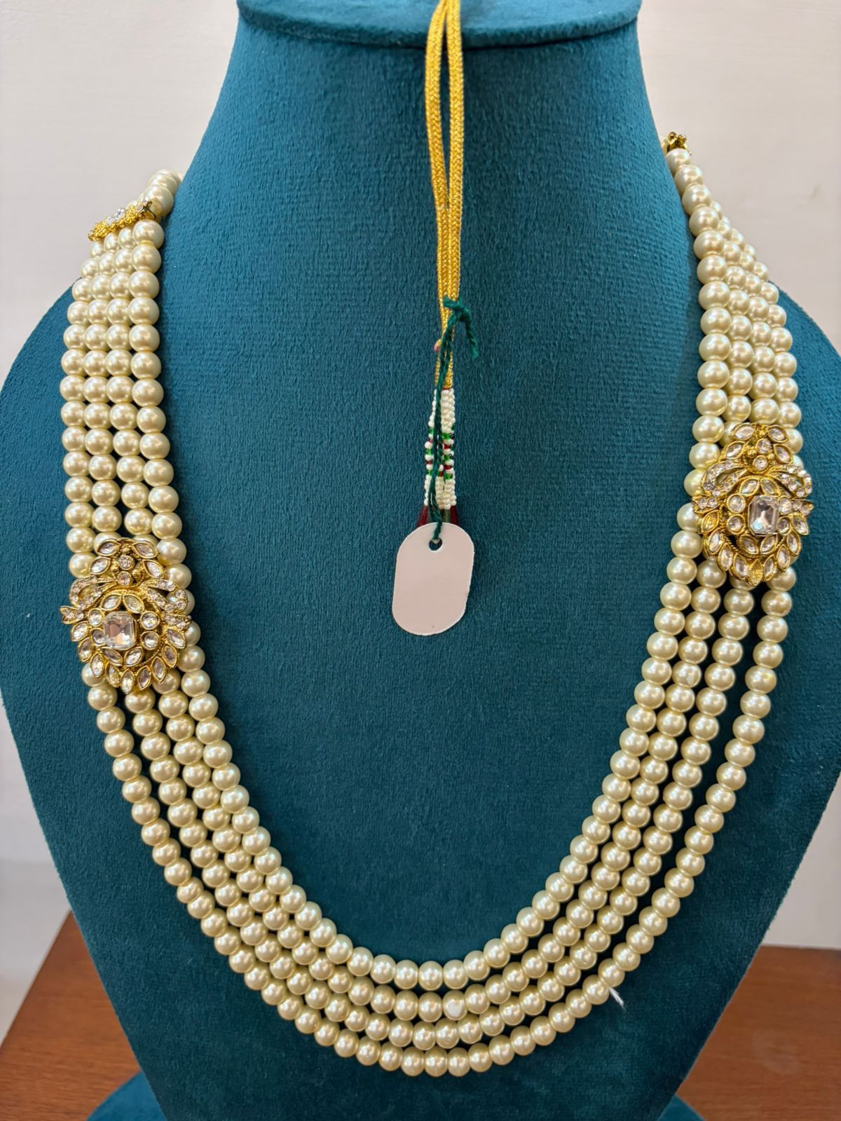 ladi cream moti swagat mala with gold side brooch