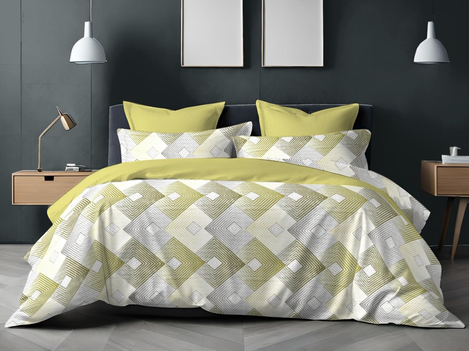 Alangrahaa Double Fitted Bedsheet Set with Pillow Covers 70x70 Inches, Peach & White Geometric Pattern