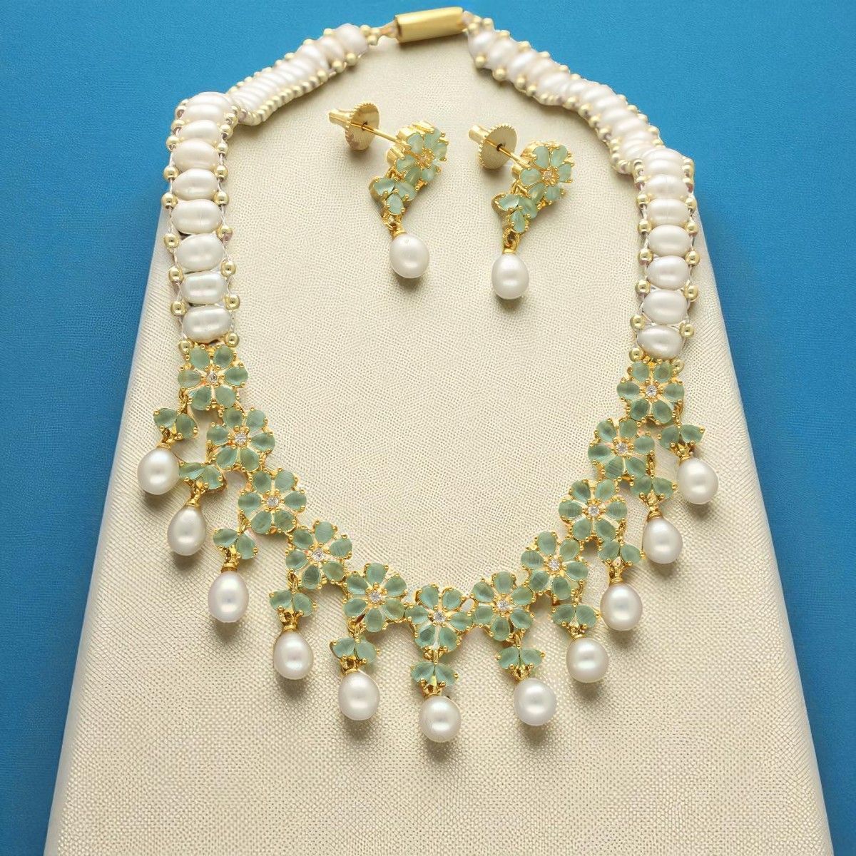 Alpona Grace Pearl Necklace Set