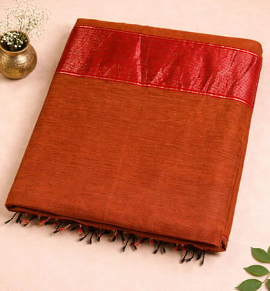 Traditional Handloom Maheshwari Silk-Blend Saree Traditional Handloom Maheshwari Silk-Blend Saree