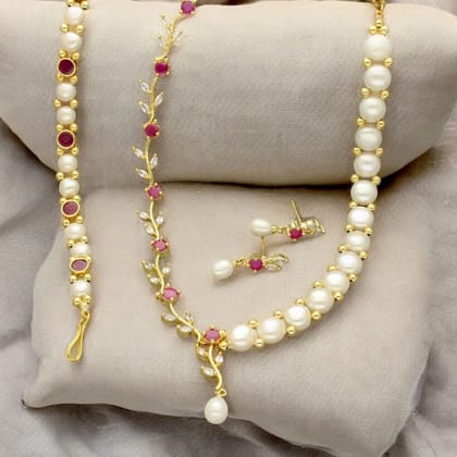 Royal Glint Pearl Necklace Set With Bracelet